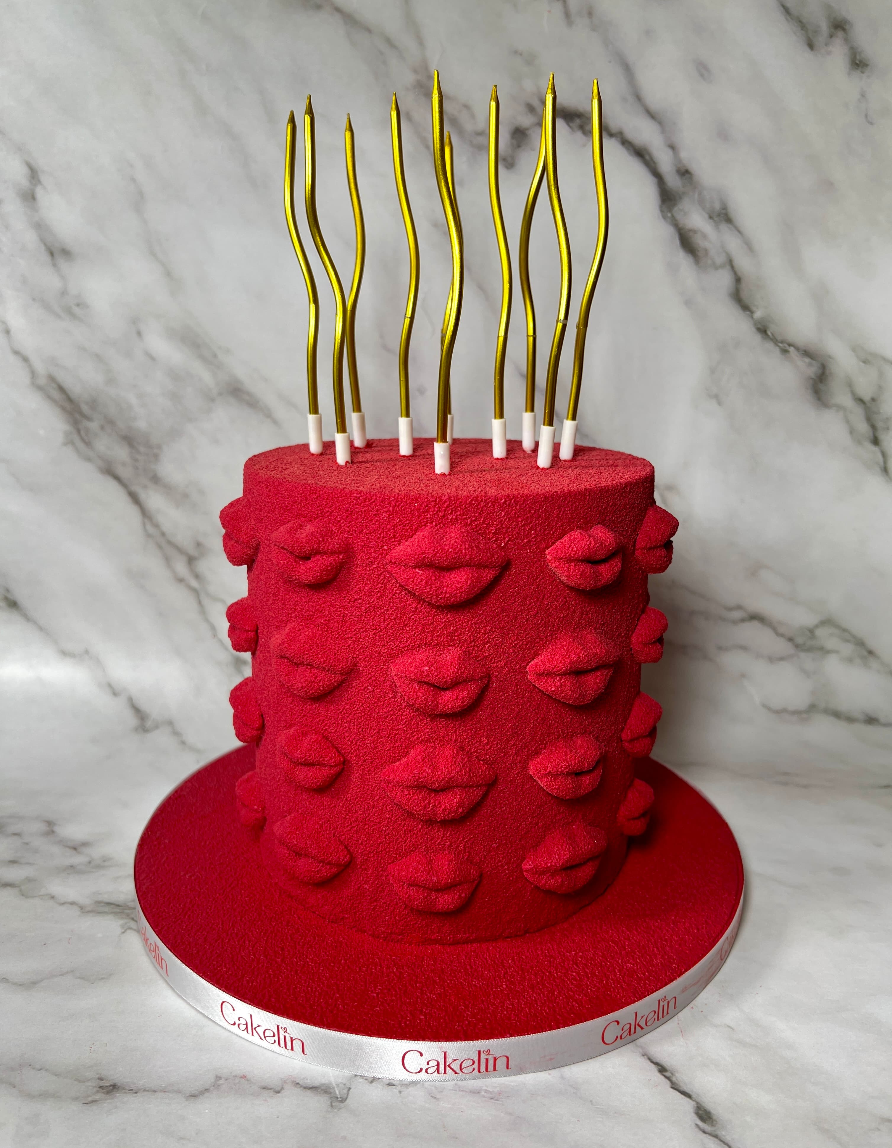 Statement Red Lips Cake